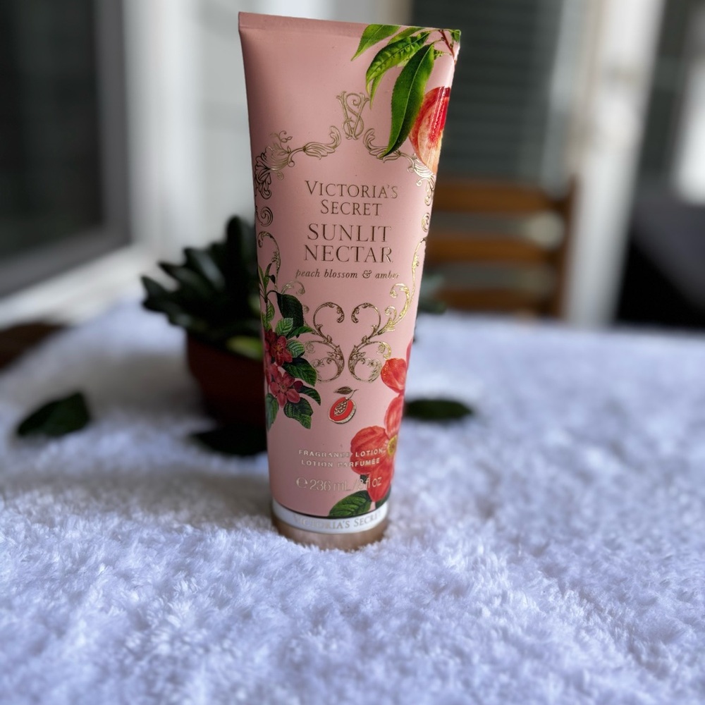 Victoria's Secret Sunlit Nectar Lotion in Pink and Green
